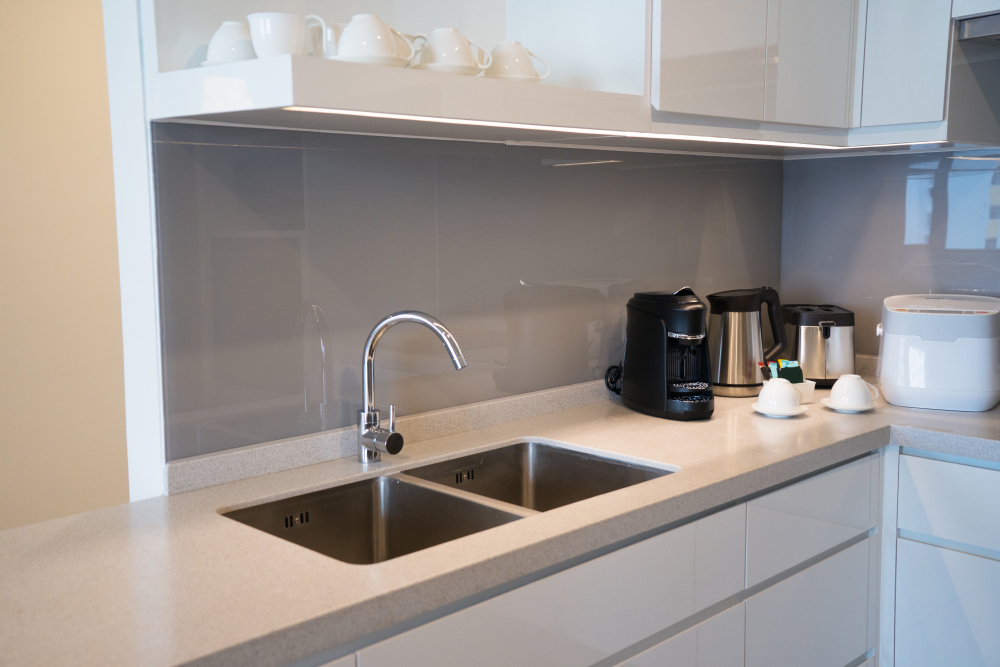 minimalistic-kitchen-corner-with-appliances